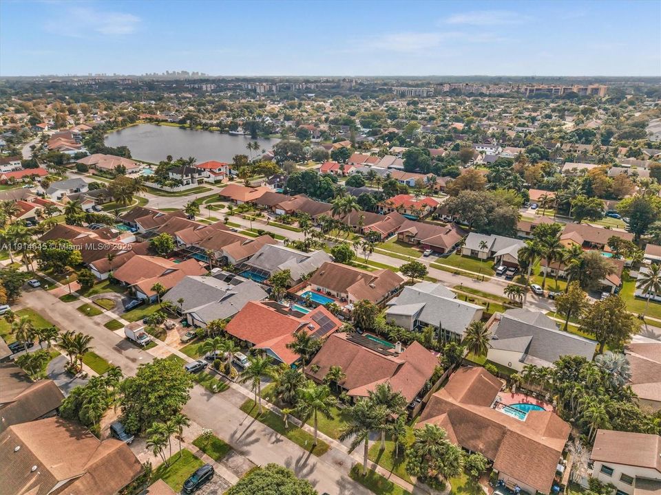 На продажу: $660,000 (4 спален, 2 ванн, 2099 Квадратных фут)