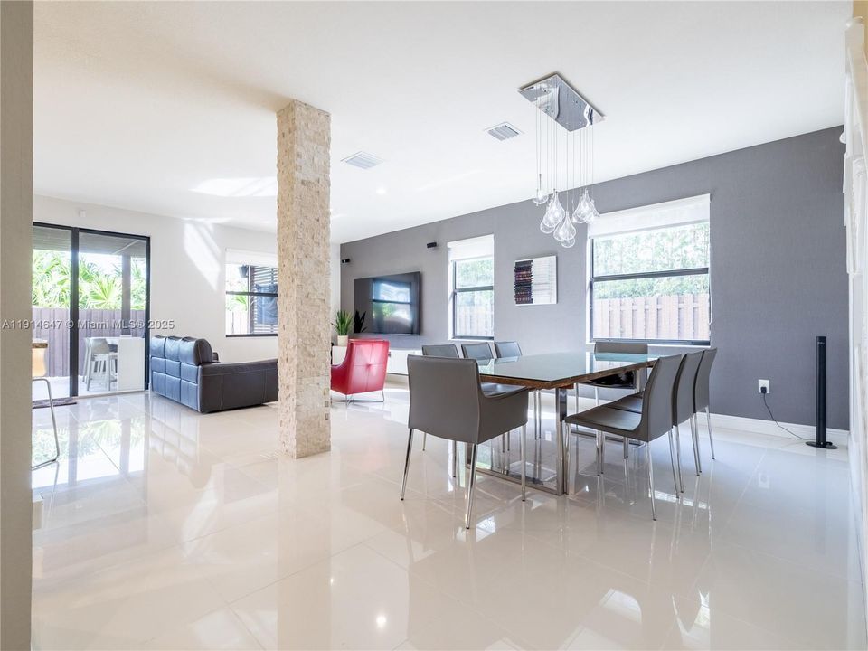 待售: $1,170,000 (4 贝兹, 3 浴室, 2650 平方英尺)