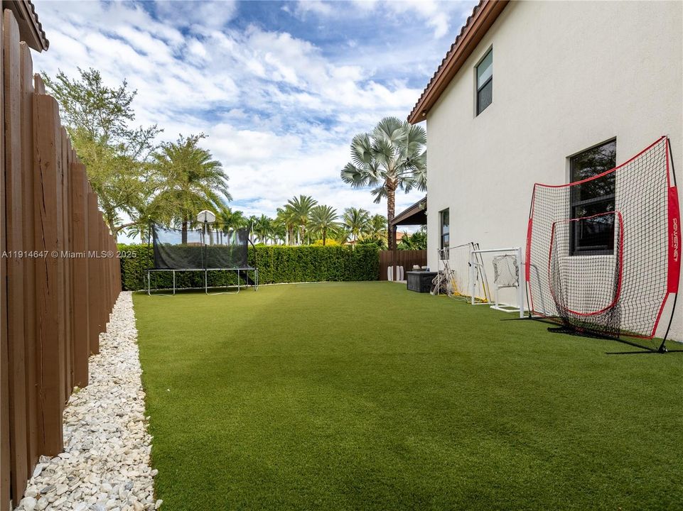 待售: $1,170,000 (4 贝兹, 3 浴室, 2650 平方英尺)