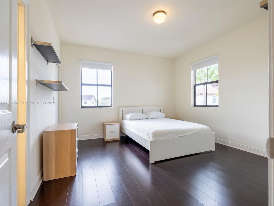 待售: $1,170,000 (4 贝兹, 3 浴室, 2650 平方英尺)