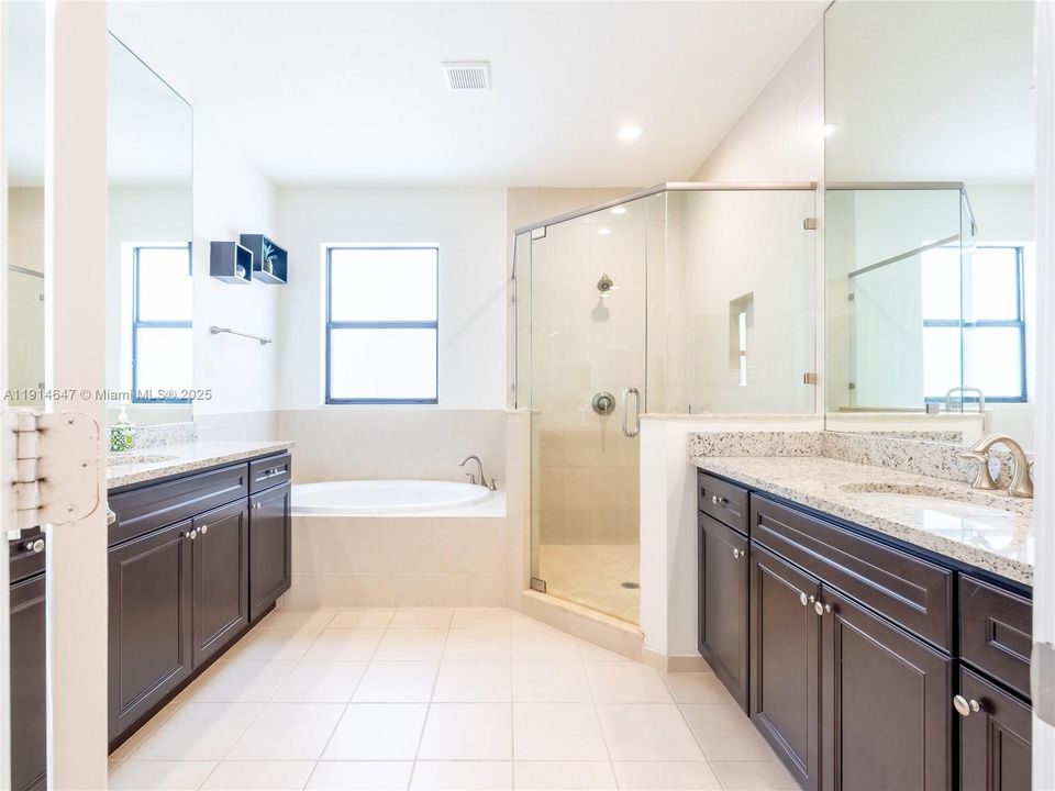 待售: $1,170,000 (4 贝兹, 3 浴室, 2650 平方英尺)