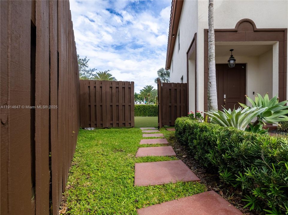 待售: $1,170,000 (4 贝兹, 3 浴室, 2650 平方英尺)