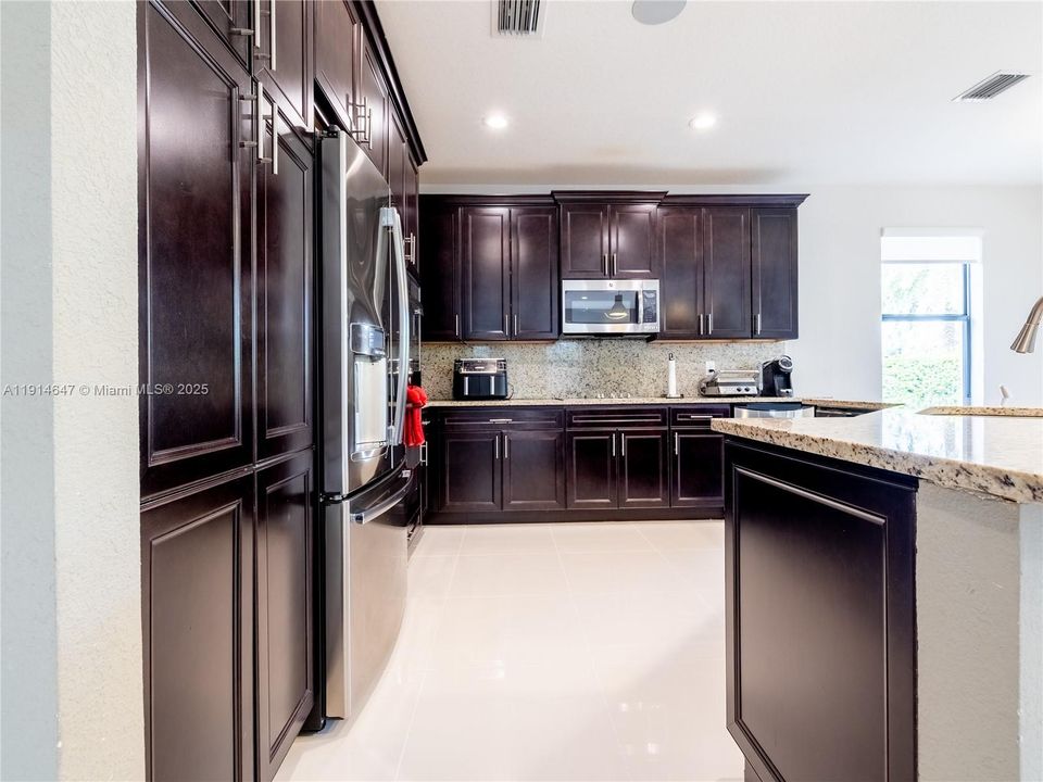 待售: $1,170,000 (4 贝兹, 3 浴室, 2650 平方英尺)