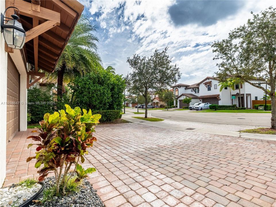 待售: $1,170,000 (4 贝兹, 3 浴室, 2650 平方英尺)