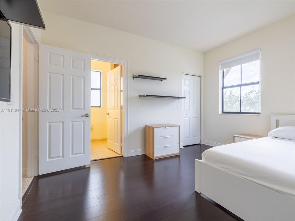 待售: $1,170,000 (4 贝兹, 3 浴室, 2650 平方英尺)