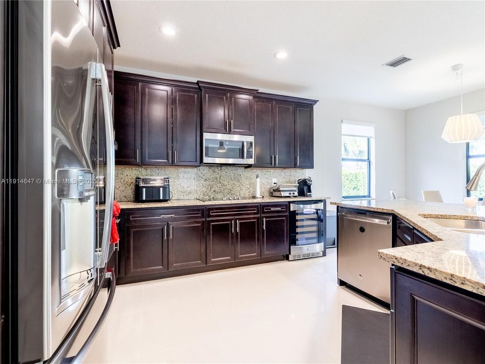 待售: $1,170,000 (4 贝兹, 3 浴室, 2650 平方英尺)