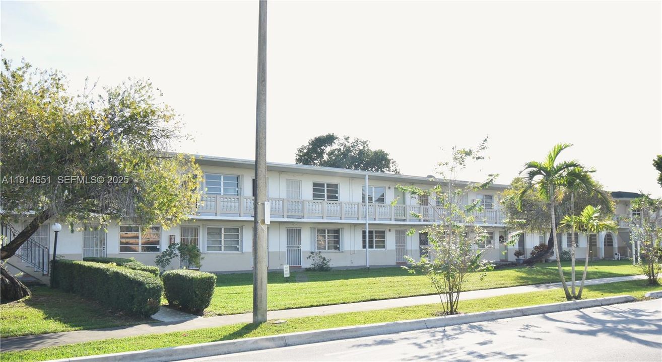 На продажу: $89,999 (1 спален, 1 ванн, 660 Квадратных фут)