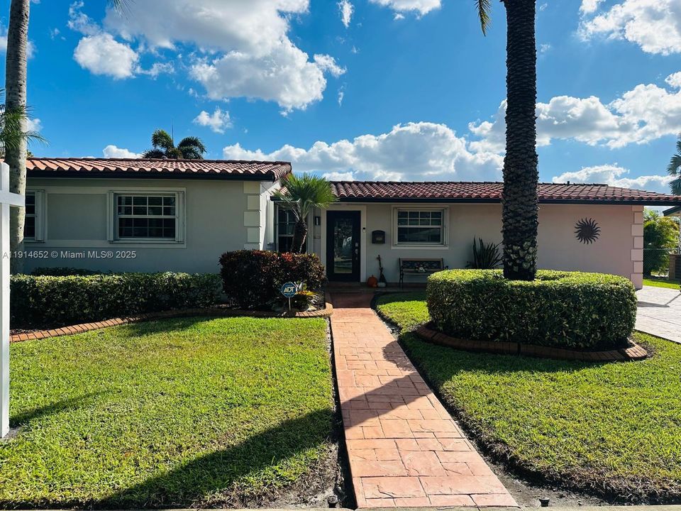 For Sale: $779,900 (3 beds, 2 baths, 1606 Square Feet)