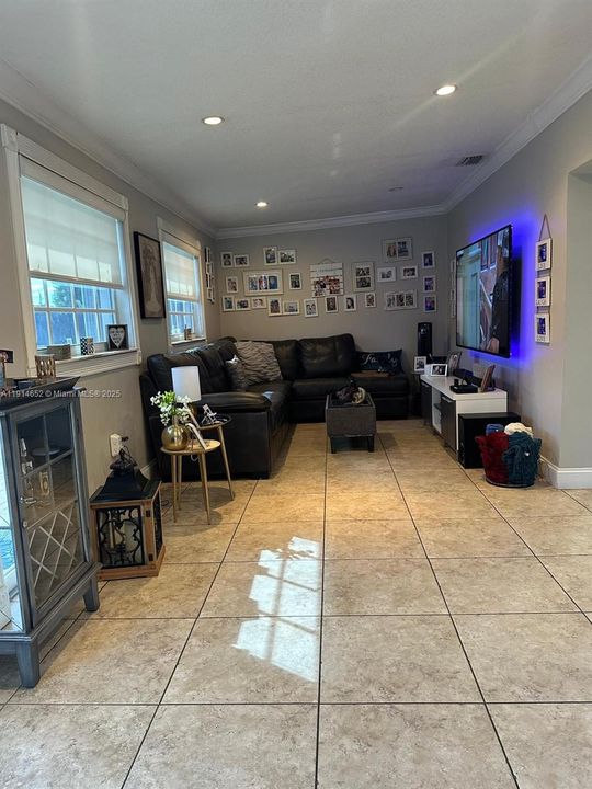 For Sale: $779,900 (3 beds, 2 baths, 1606 Square Feet)