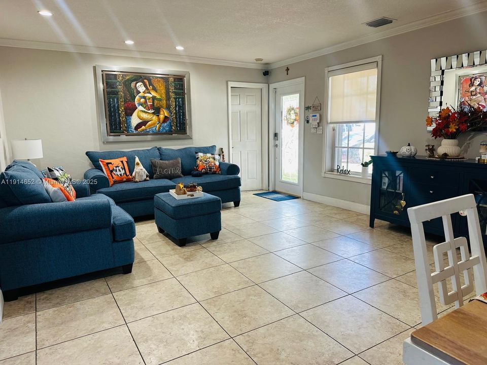 For Sale: $779,900 (3 beds, 2 baths, 1606 Square Feet)