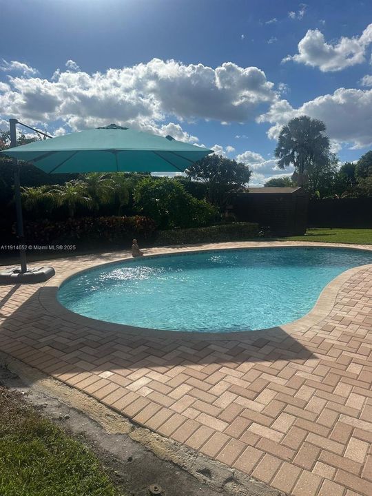 For Sale: $779,900 (3 beds, 2 baths, 1606 Square Feet)