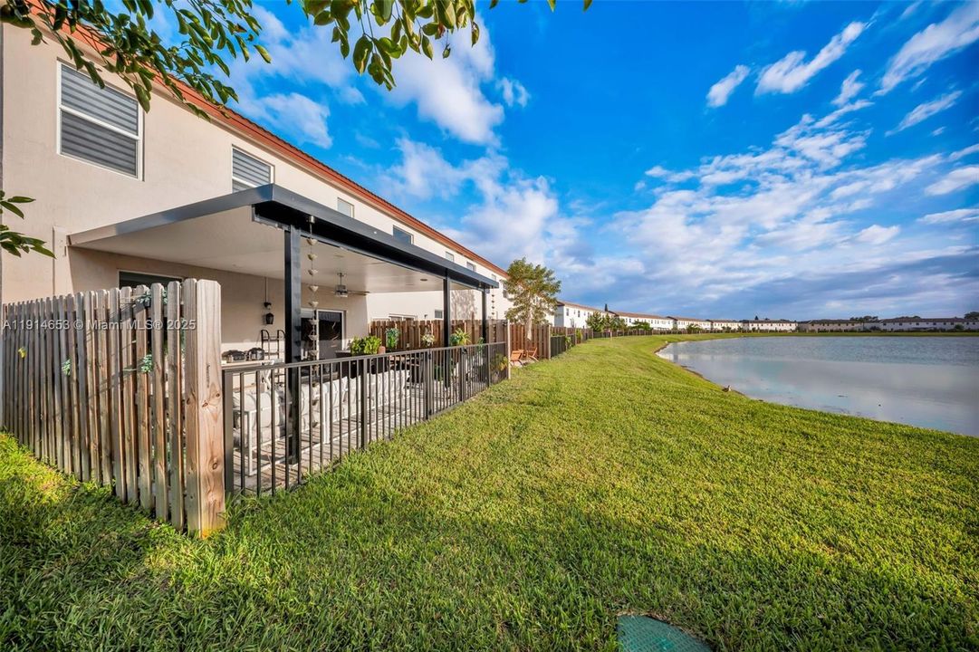 На продажу: $589,999 (3 спален, 2 ванн, 1331 Квадратных фут)