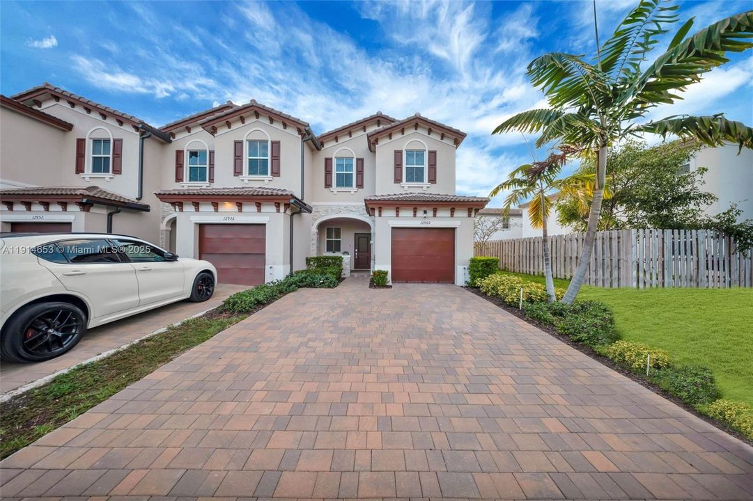 На продажу: $589,999 (3 спален, 2 ванн, 1331 Квадратных фут)