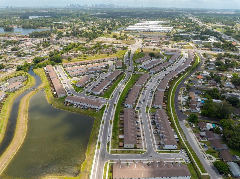 На продажу: $589,999 (3 спален, 2 ванн, 1331 Квадратных фут)