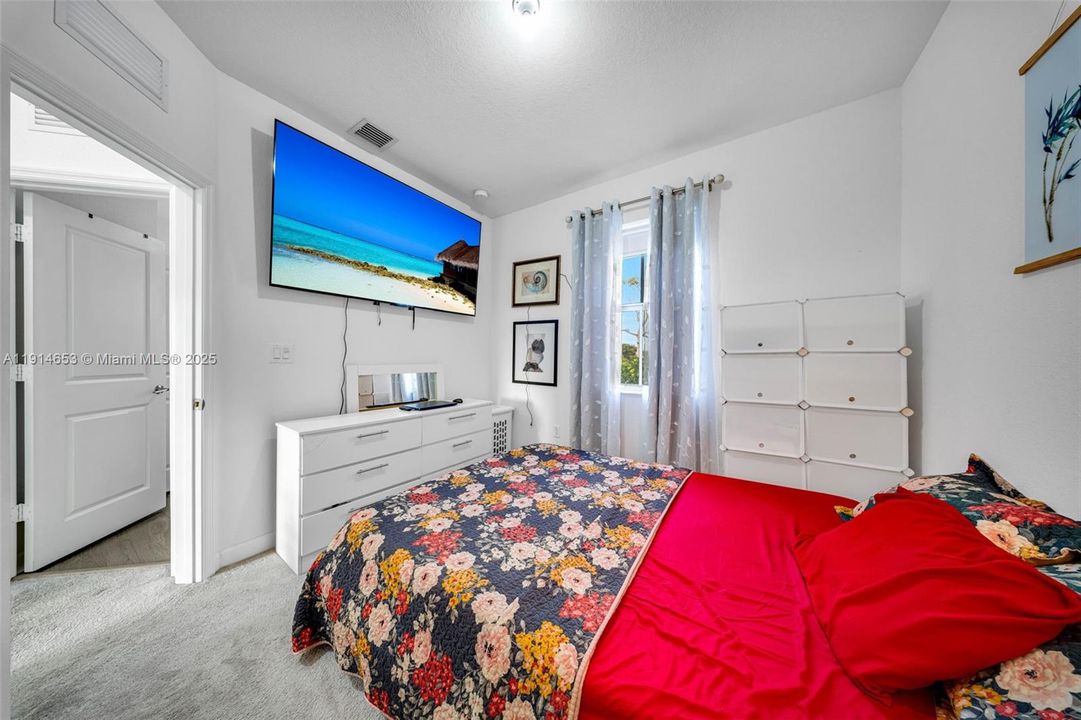 На продажу: $589,999 (3 спален, 2 ванн, 1331 Квадратных фут)