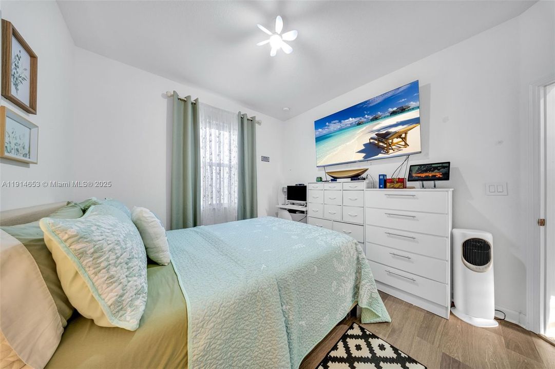 На продажу: $589,999 (3 спален, 2 ванн, 1331 Квадратных фут)