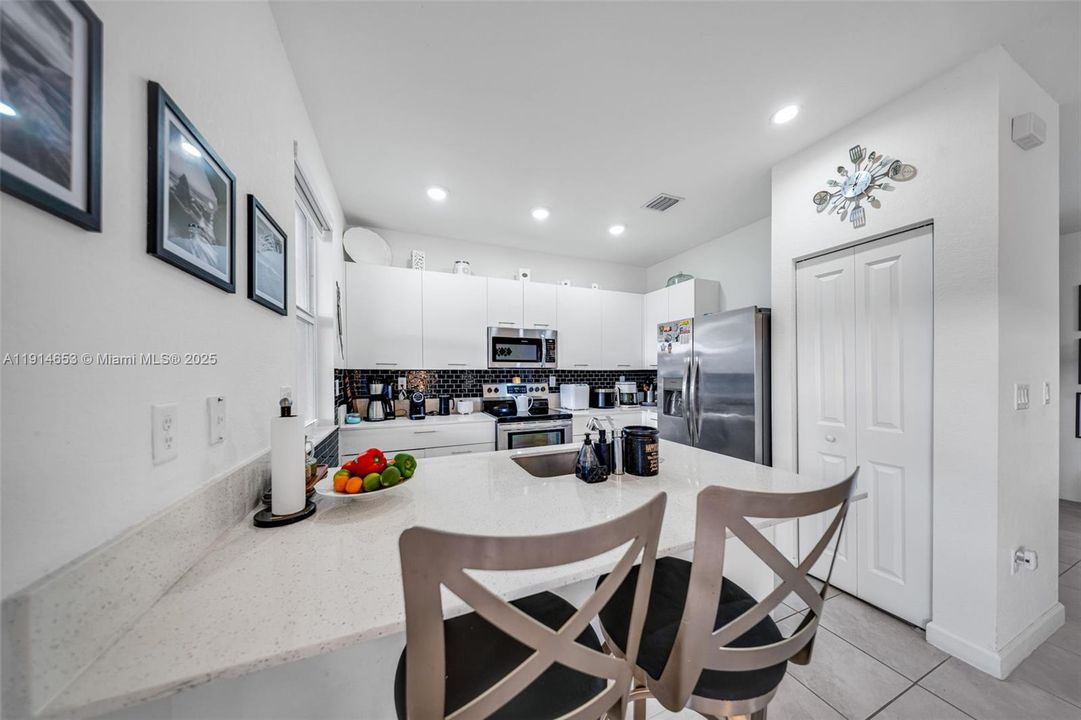 На продажу: $589,999 (3 спален, 2 ванн, 1331 Квадратных фут)