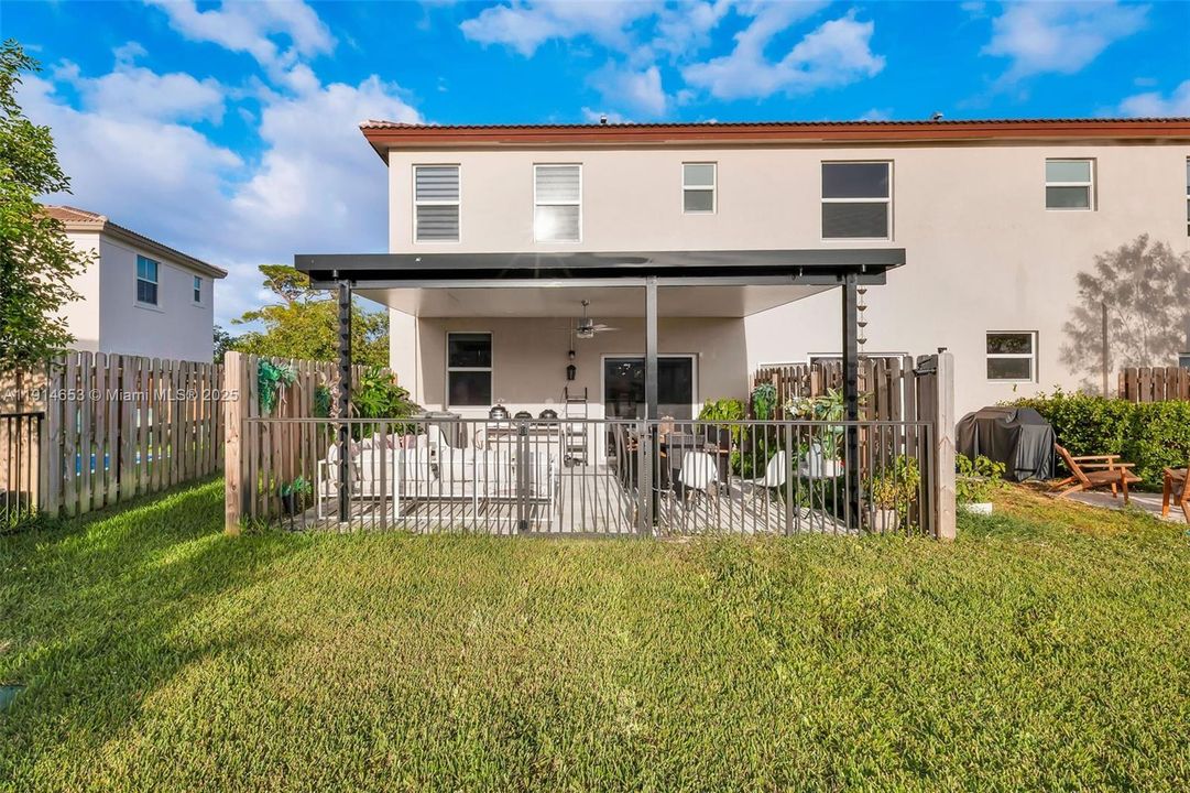 На продажу: $589,999 (3 спален, 2 ванн, 1331 Квадратных фут)