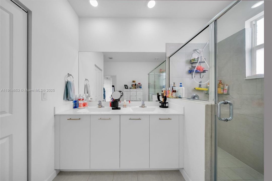 На продажу: $589,999 (3 спален, 2 ванн, 1331 Квадратных фут)