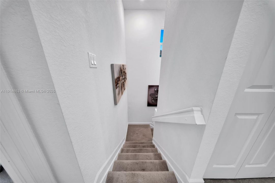 На продажу: $589,999 (3 спален, 2 ванн, 1331 Квадратных фут)