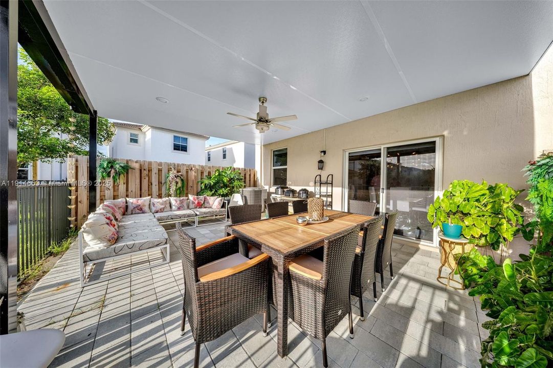 На продажу: $589,999 (3 спален, 2 ванн, 1331 Квадратных фут)