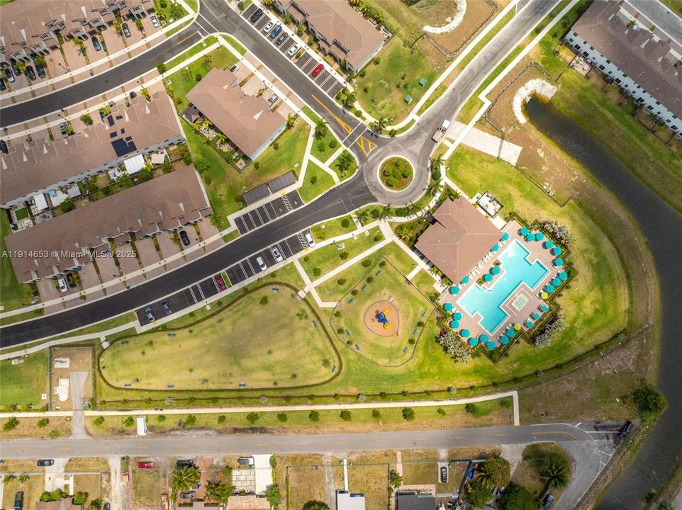 На продажу: $589,999 (3 спален, 2 ванн, 1331 Квадратных фут)