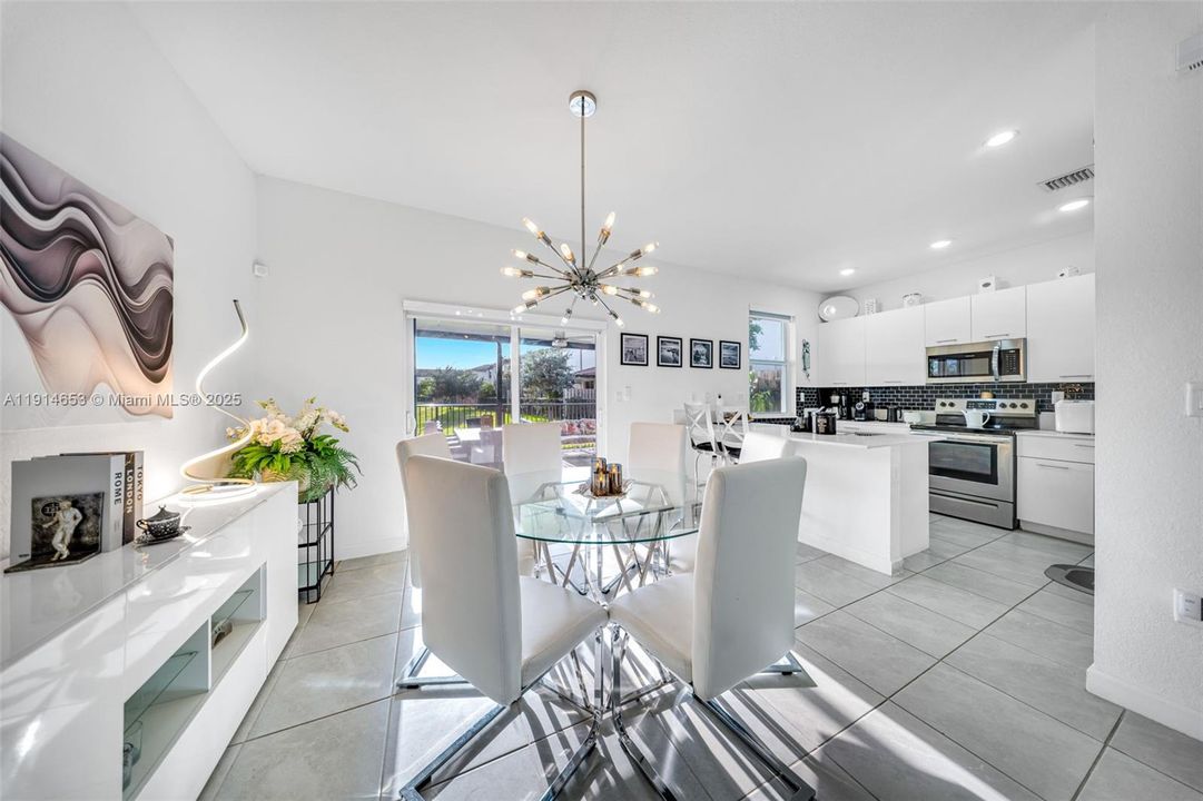 На продажу: $589,999 (3 спален, 2 ванн, 1331 Квадратных фут)