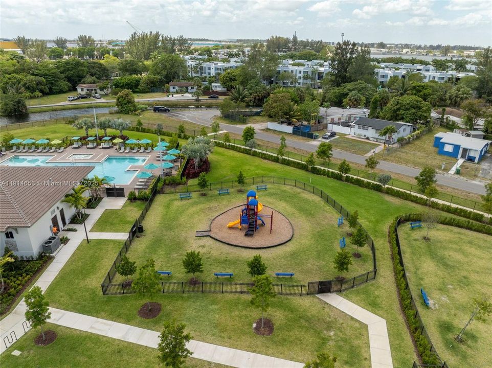 На продажу: $589,999 (3 спален, 2 ванн, 1331 Квадратных фут)