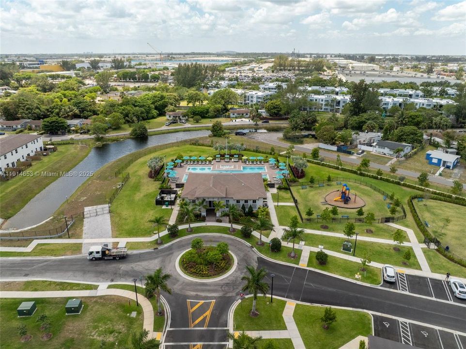 На продажу: $589,999 (3 спален, 2 ванн, 1331 Квадратных фут)