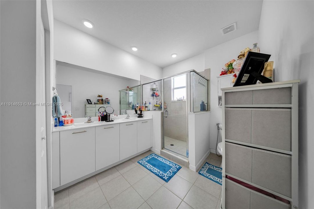 На продажу: $589,999 (3 спален, 2 ванн, 1331 Квадратных фут)