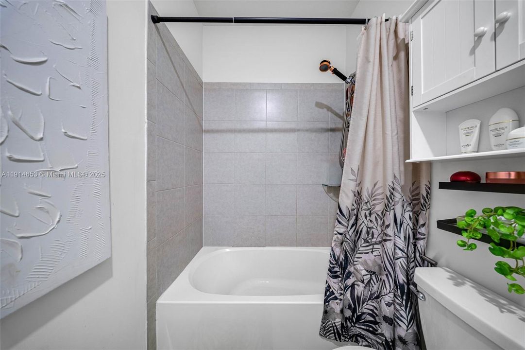 На продажу: $589,999 (3 спален, 2 ванн, 1331 Квадратных фут)