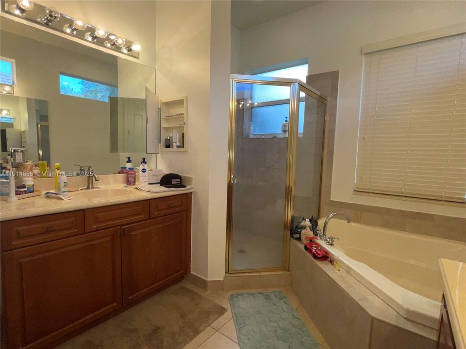 For Sale: $860,000 (4 beds, 3 baths, 2389 Square Feet)