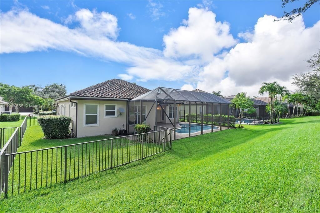 For Sale: $860,000 (4 beds, 3 baths, 2389 Square Feet)