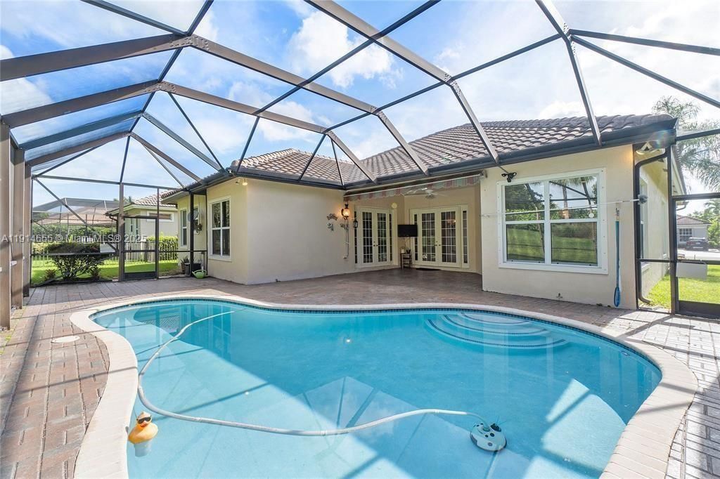 For Sale: $860,000 (4 beds, 3 baths, 2389 Square Feet)