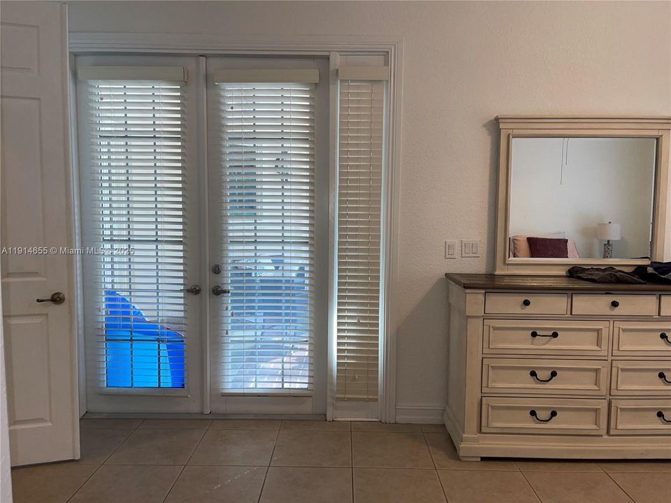 For Sale: $860,000 (4 beds, 3 baths, 2389 Square Feet)