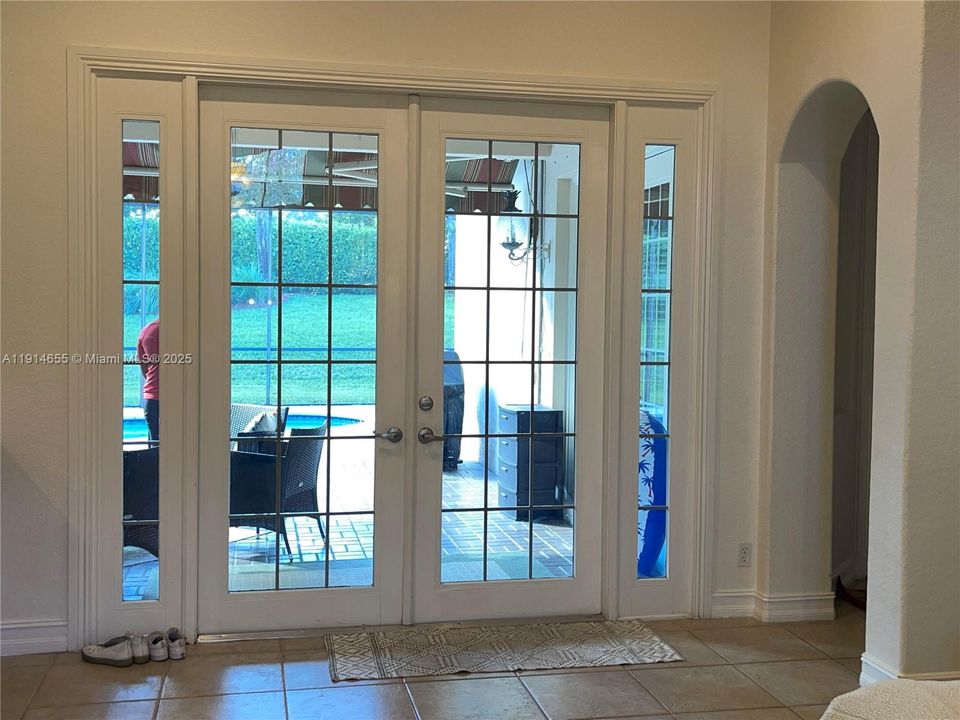 For Sale: $860,000 (4 beds, 3 baths, 2389 Square Feet)