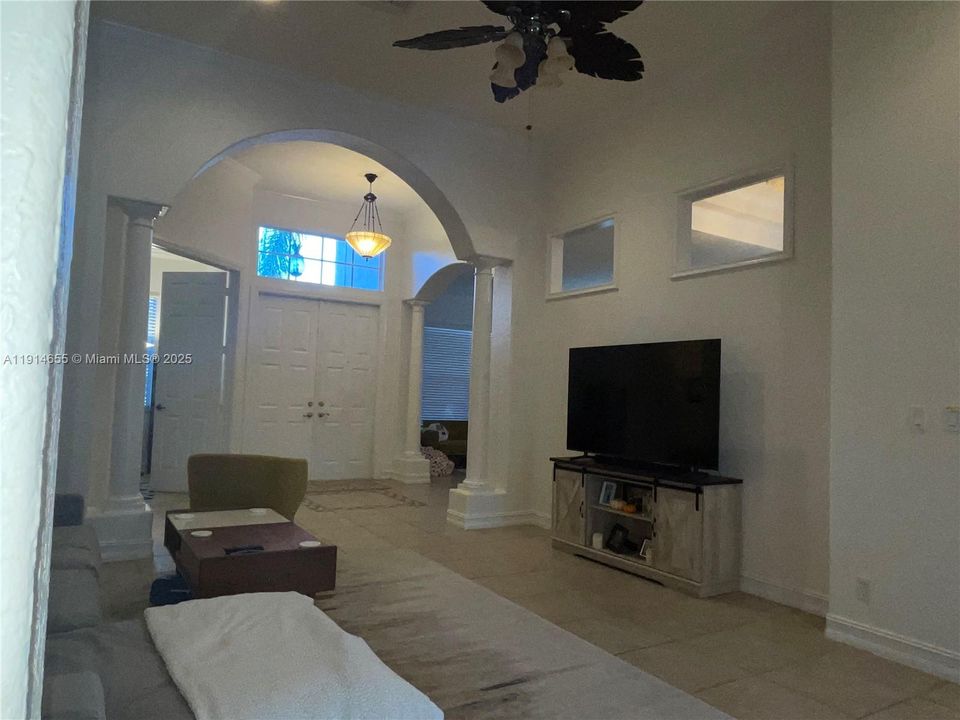 For Sale: $860,000 (4 beds, 3 baths, 2389 Square Feet)