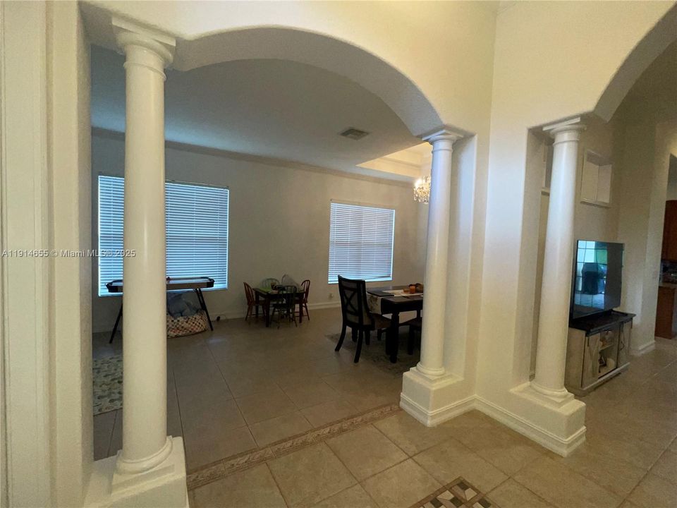 For Sale: $860,000 (4 beds, 3 baths, 2389 Square Feet)