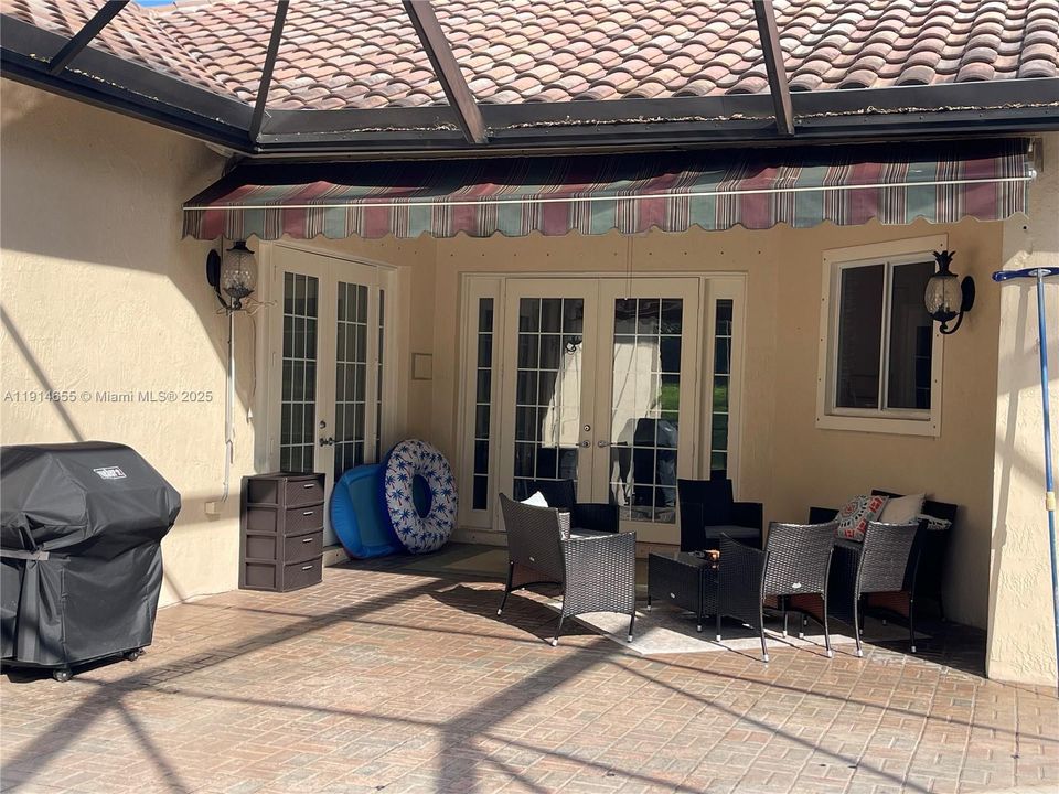 For Sale: $860,000 (4 beds, 3 baths, 2389 Square Feet)