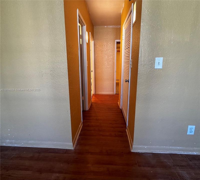 Active With Contract: $249,900 (1 beds, 1 baths, 1000 Square Feet)