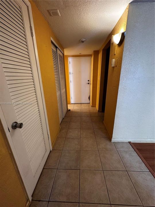 Active With Contract: $249,900 (1 beds, 1 baths, 1000 Square Feet)