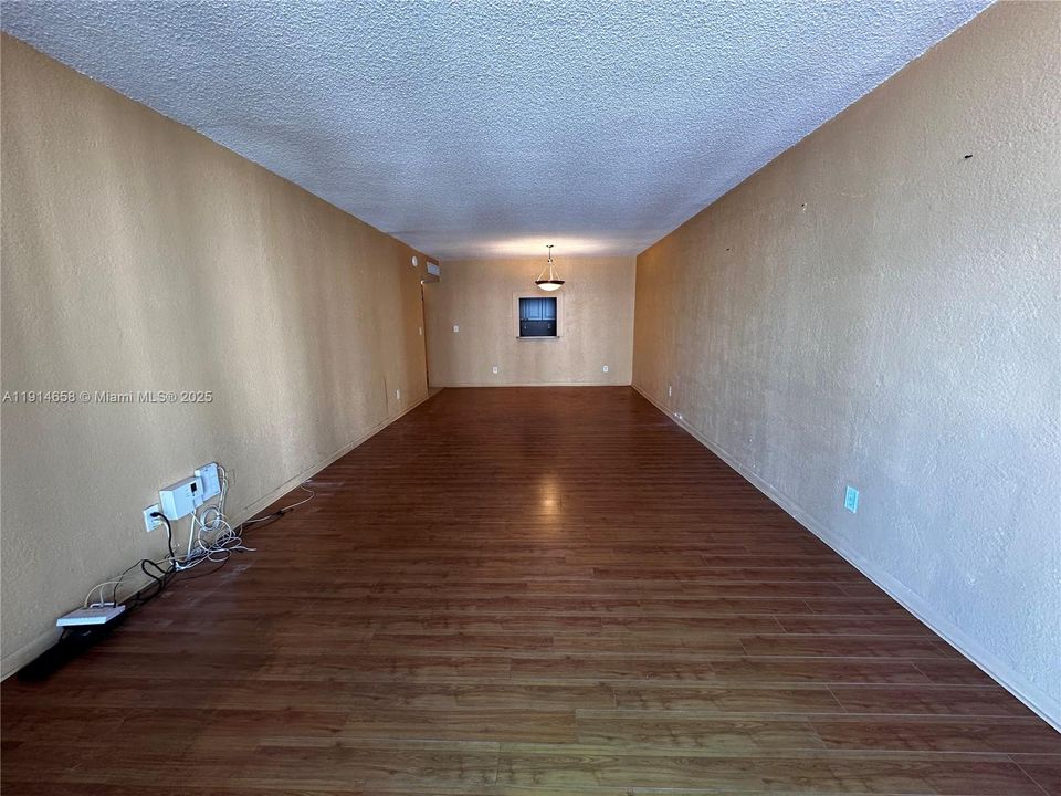 Active With Contract: $249,900 (1 beds, 1 baths, 1000 Square Feet)