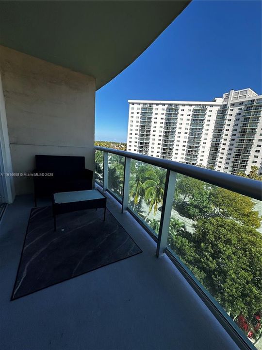 Active With Contract: $249,900 (1 beds, 1 baths, 1000 Square Feet)