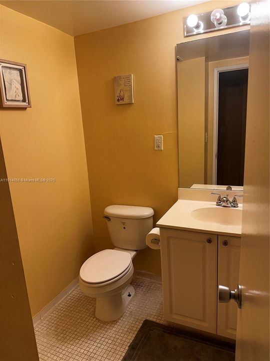 Active With Contract: $249,900 (1 beds, 1 baths, 1000 Square Feet)