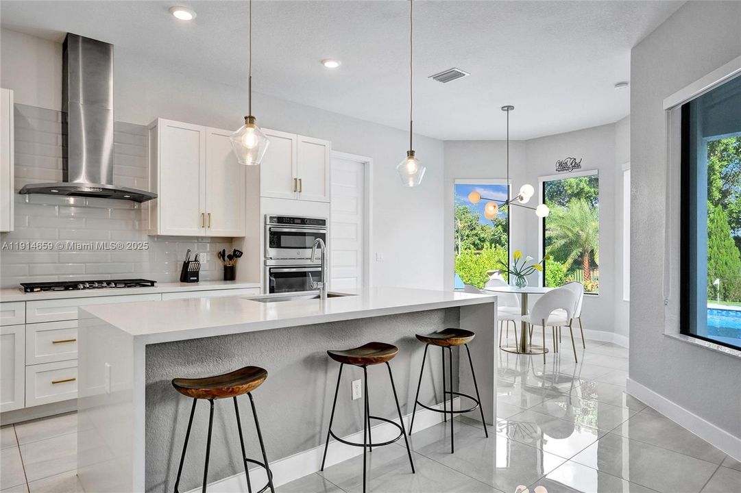 Под контрактом: $8,500 (5 спален, 3 ванн, 3384 Квадратных фут)