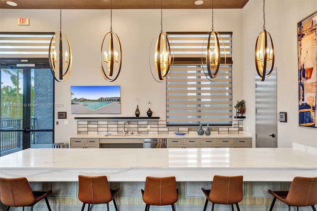 Под контрактом: $8,500 (5 спален, 3 ванн, 3384 Квадратных фут)