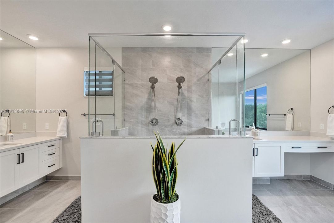 Под контрактом: $8,500 (5 спален, 3 ванн, 3384 Квадратных фут)