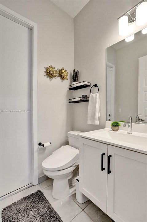 Под контрактом: $8,500 (5 спален, 3 ванн, 3384 Квадратных фут)