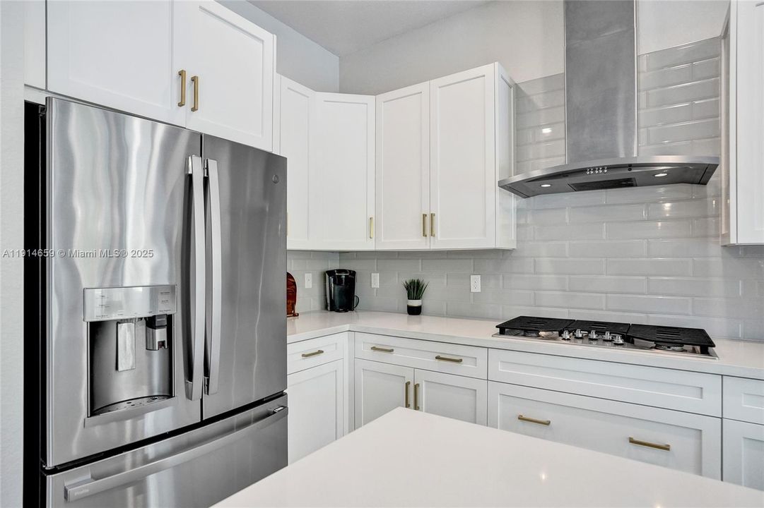 Под контрактом: $8,500 (5 спален, 3 ванн, 3384 Квадратных фут)