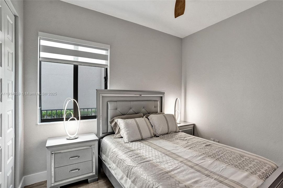 Под контрактом: $8,500 (5 спален, 3 ванн, 3384 Квадратных фут)